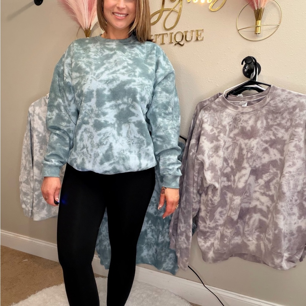 Tie-Dye Sweatshirt in Green (Tree Farm)